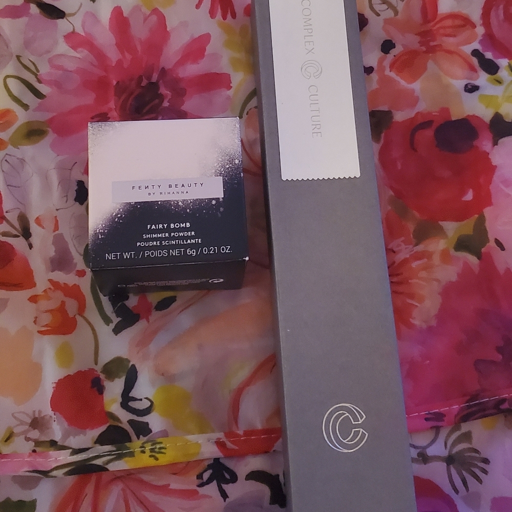 Powder brush and Fenty shimmer powder